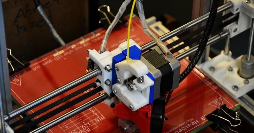 Öğrenciler atık parçalardan 3D yazıcı yaptı Öğrenciler atık parçalardan 3D yazıcı yaptı