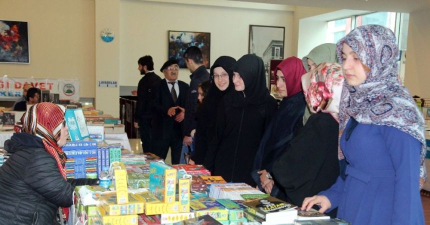 Trabzon kitap fuarı yoğun ilgi gördü