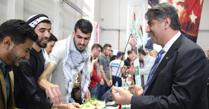 Öğrenciler kendi kültürlerini tanıttı Öğrenciler kendi kültürlerini tanıttı