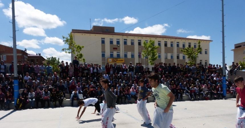 Vezirköprü Fen Lisesinde bahar şenliği