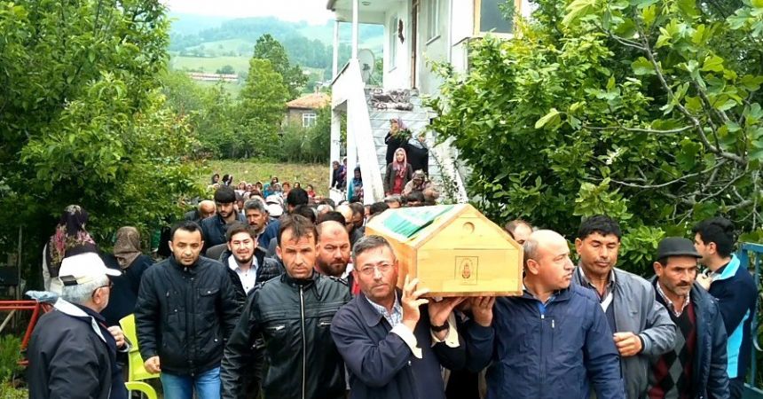 Yakakent minik Emre'ye ağlıyor