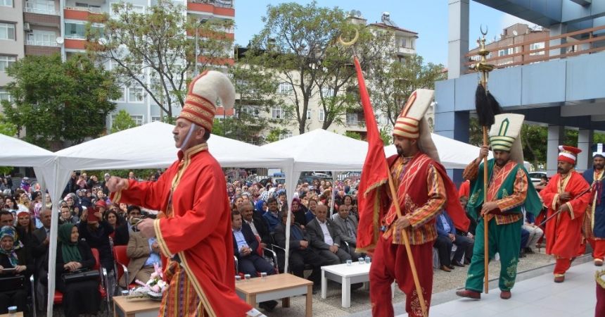 Yılsonu sergisine mehteranlı açılış