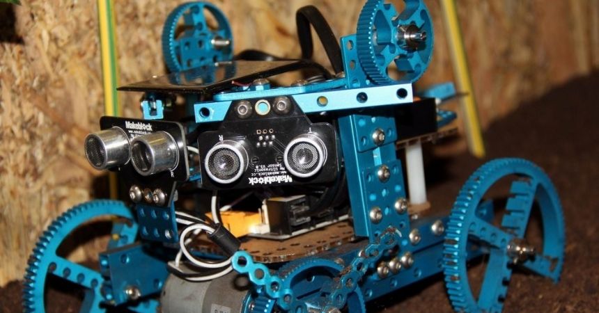 Tarla süren robot Türkiye 3'üncüsü