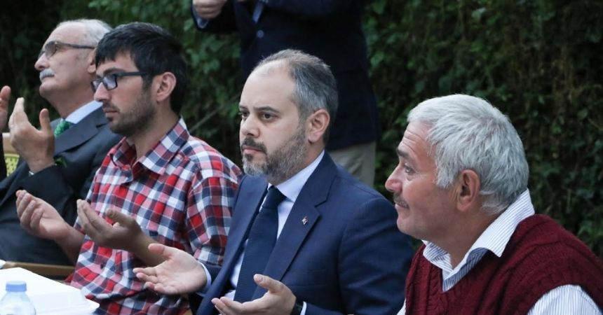 Bakan Kılıç, şehit ailesiyle iftar yaptı Bakan Kılıç, şehit ailesiyle iftar yaptı