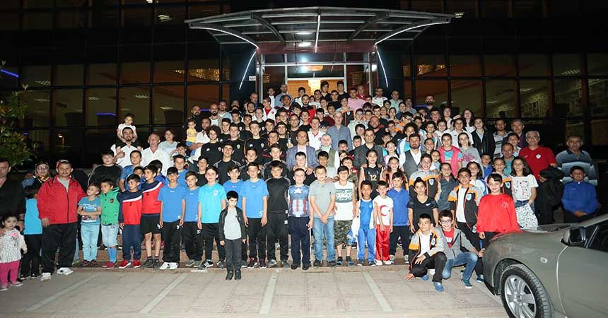 Genç’ten sporcu ve ailelerine iftar Genç’ten sporcu ve ailelerine iftar