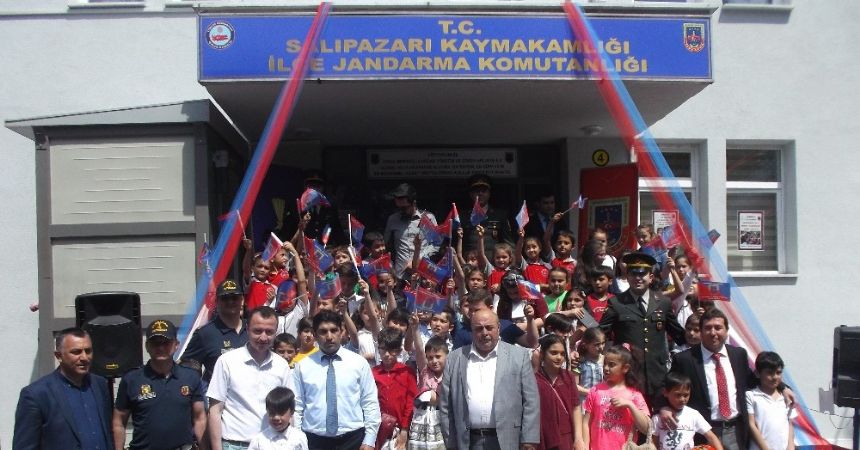 Jandarma ile minik yürekler daha mutlu