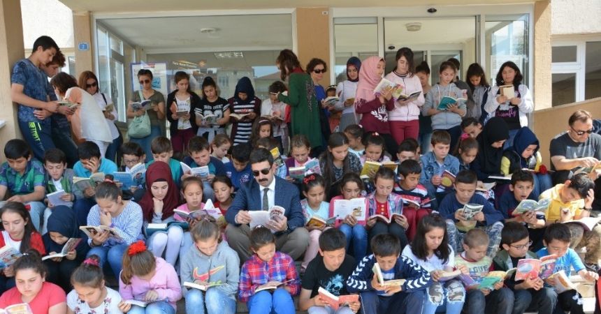 19 Mayıs’ta 19 dakika kitap okudular