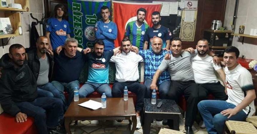 Rizesporlu taraftarlar yönetime tepkili Rizesporlu taraftarlar yönetime tepkili