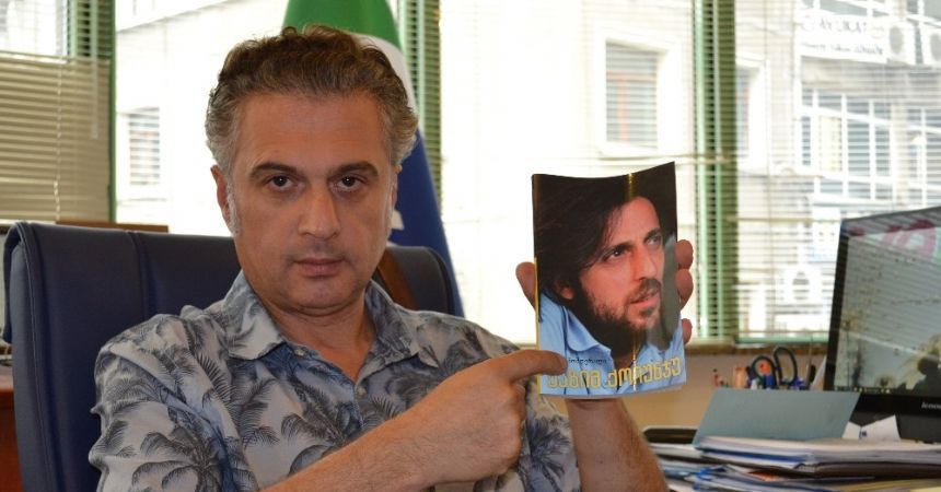 Kazım Koyuncu kitabı Gürcü dilinde