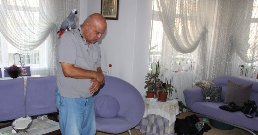 'Allah bir' deyip namaz kılıyor 