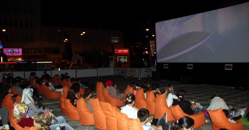 Samsun’da açık havada sinema keyfi