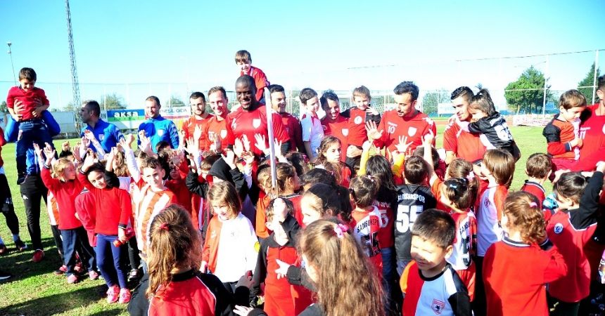 Miniklerden Samsunspor’a moral ziyareti Miniklerden Samsunspor’a moral ziyareti
