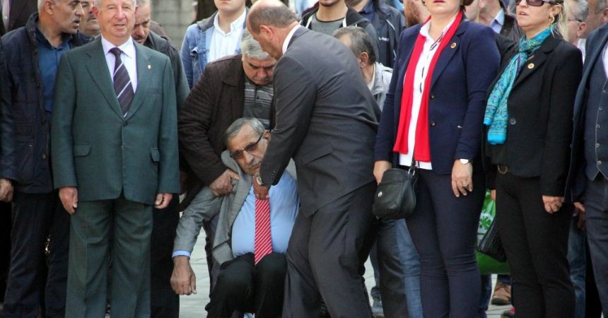 29 Ekim töreninde yere yığıldı