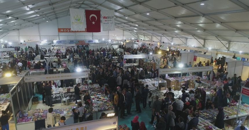 Kitap fuarına büyük ilgi