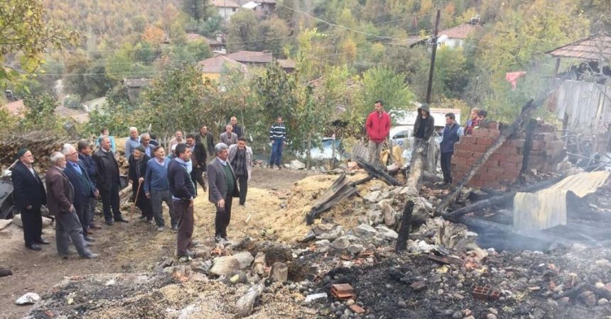 Vezirköprü’de bir ev kül oldu