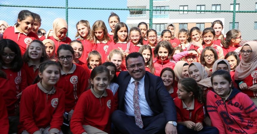 Taşçı, halı saha sözünü tuttu Taşçı, halı saha sözünü tuttu