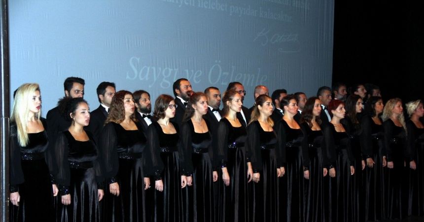 Atatürk, AKM'de törenle anıldı Atatürk, AKM'de törenle anıldı