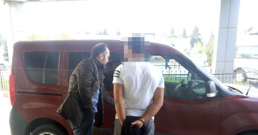 Dolmuş parası istediği polisi darp etti