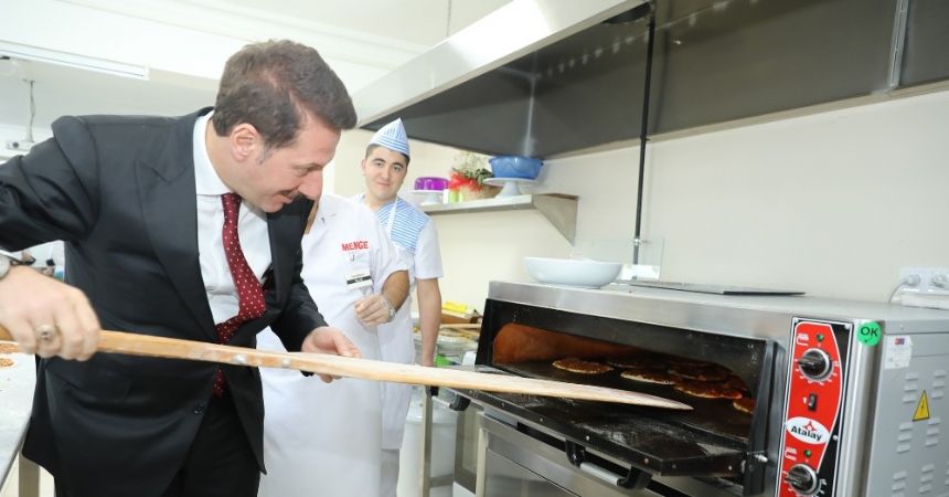Başkan Tok, lahmacun pişirdi
