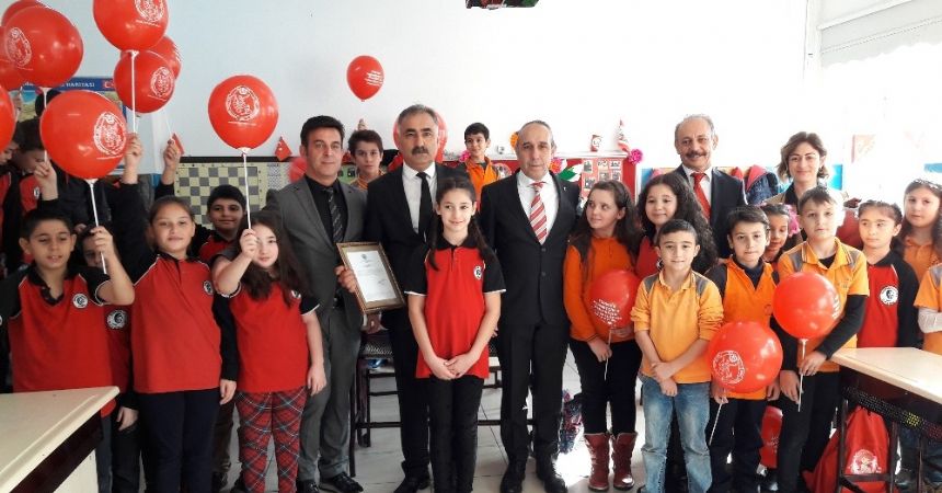 İlkokul öğrencilerinden örnek davranış