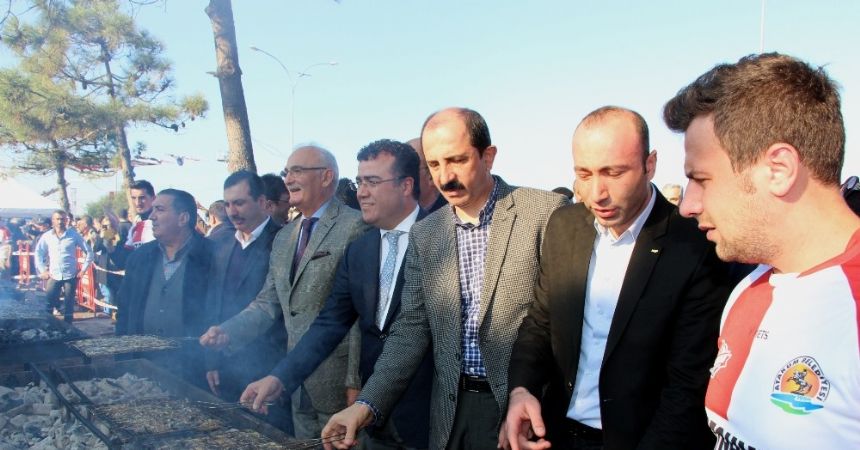 10 ton hamsi afiyetle yendi