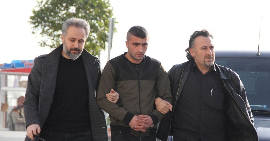 2.5 yaşındaki kızını tabancayla vurdu