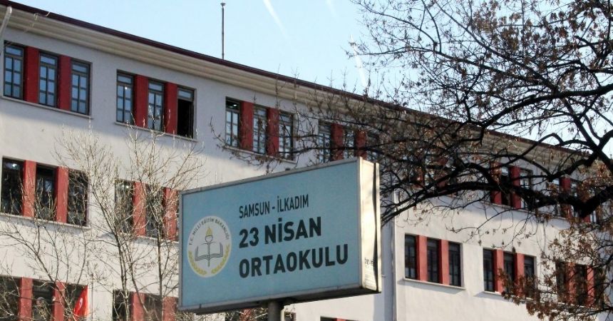 Okulun 2. katından atladı