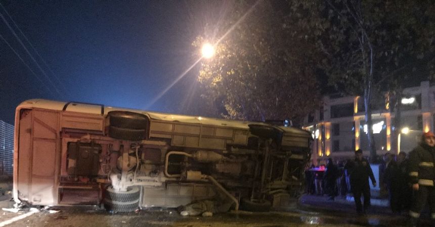 İşçi servisi devrildi, 4 kişi hayatını kaybetti