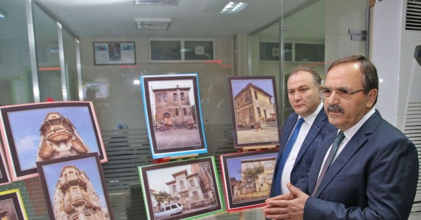 Başkan Şahin, göçmen sergisini gezdi