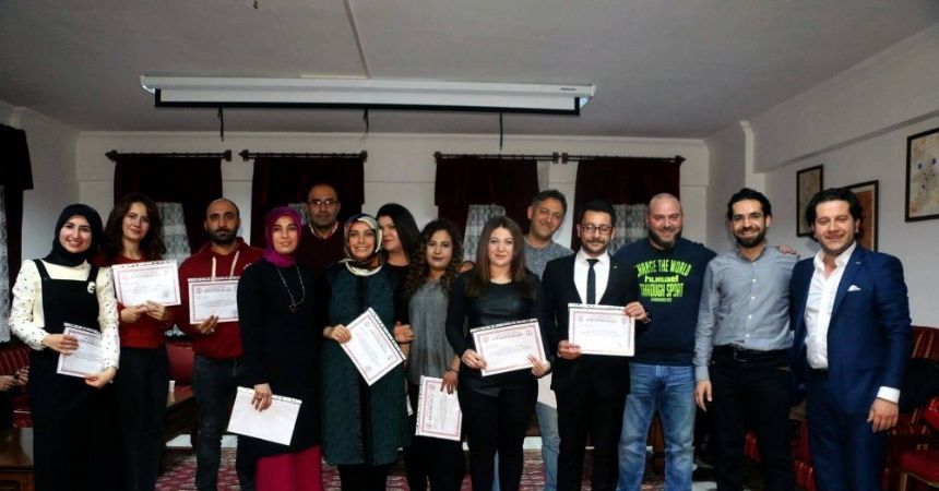 Açtıkları kurslarla fotoğrafçı ordusu kuruyorlar
