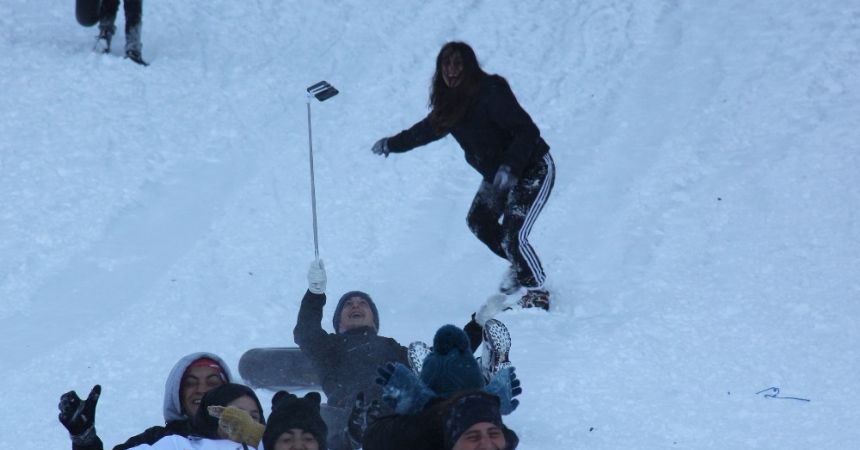 Elektrikler olmayınca Kızak Merkezi haline geldi Elektrikler olmayınca Kızak Merkezi haline geldi