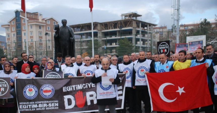 Eğitimcilerden okul müdürünün öldürülmesine tepki Eğitimcilerden okul müdürünün öldürülmesine tepki