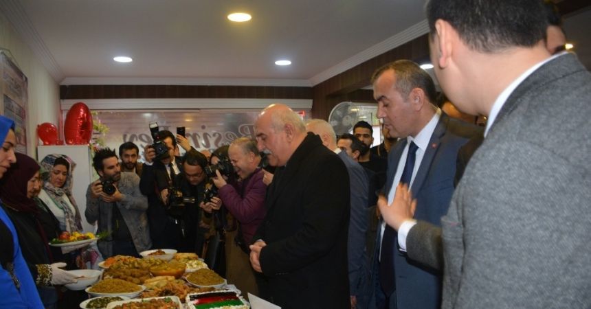 Ülkelerine özgü yemekleri tanıttılar Ülkelerine özgü yemekleri tanıttılar