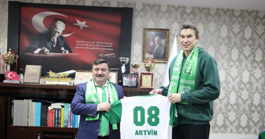 Artvin'e Rus pivot
