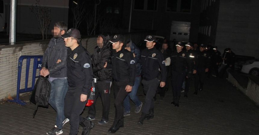 Suç örgütü şüphelisi 23 kişi adliyede