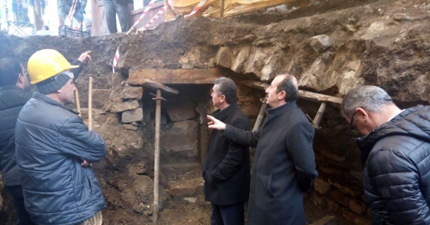 Kepçe operatörü tarihi yer altı şehri buldu Kepçe operatörü tarihi yer altı şehri buldu