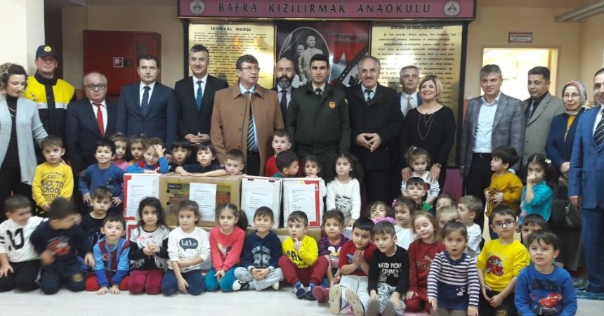 Miniklerden askerlere duygulandıran hediyeler