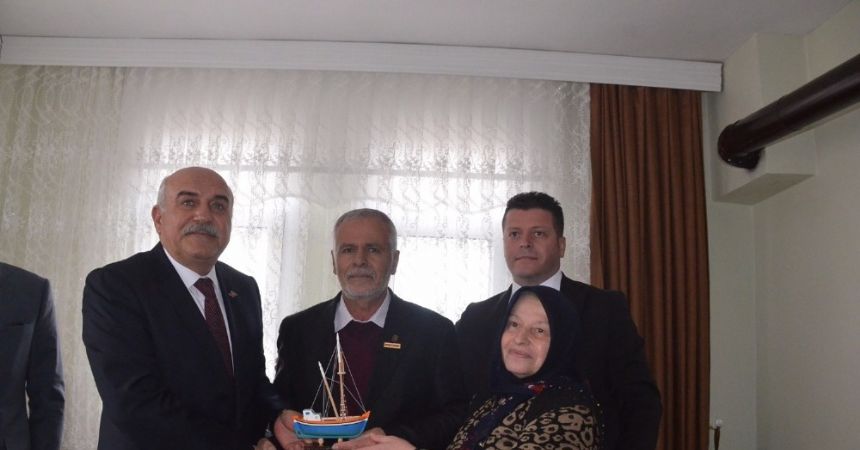 'Şehit ailelerinin her zaman yanındayız'
