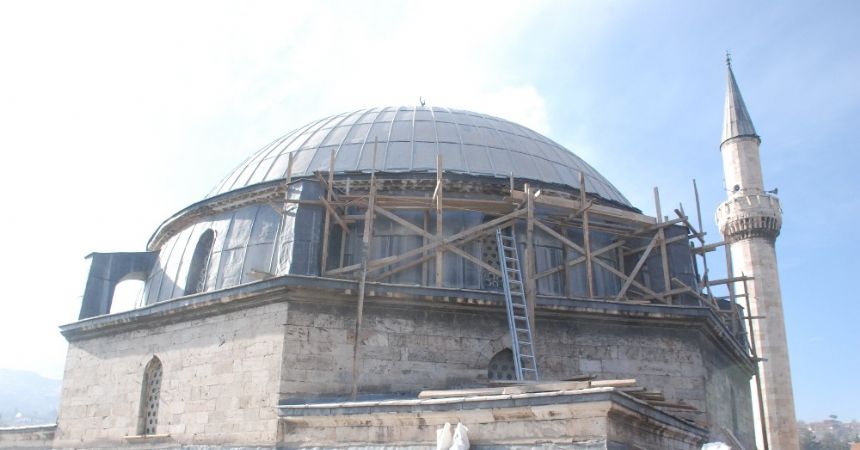 Tarihi cami restore esiliyor