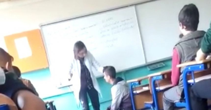 Kadın öğretmenden öğrenciye sınıfta şiddet