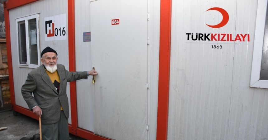 Evi yanan Recep dedeye Kızılay eli uzandı