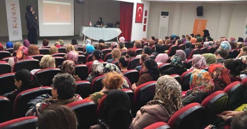 Kadınlar yasal haklarını öğreniyor Kadınlar yasal haklarını öğreniyor