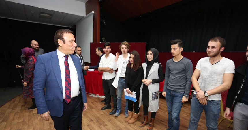 Geleceğin tiyatrocuları Canik'te yetişiyor