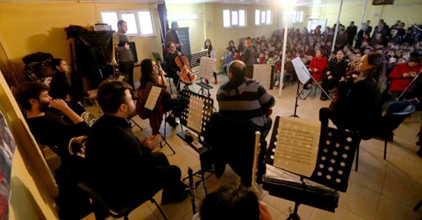 Köydeki öğrencilere opera ve bale atölyesi
