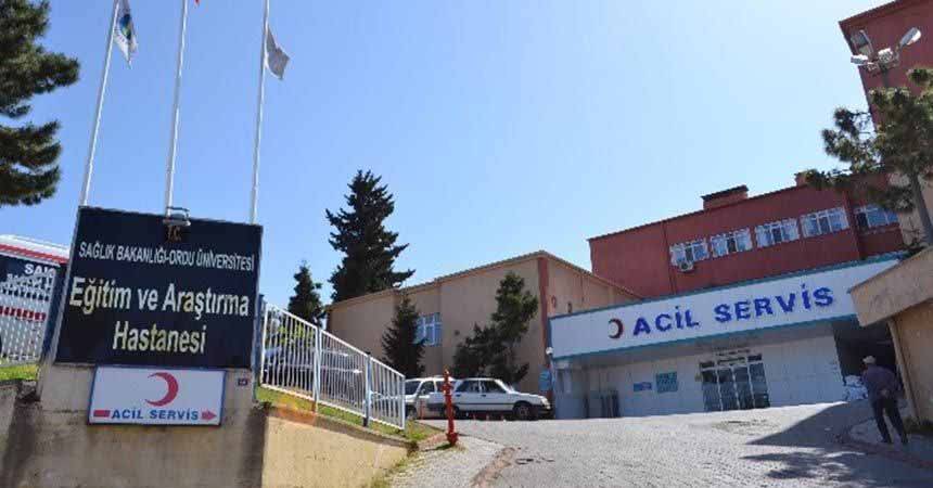 Hasta yakını ile tartışan doktor ölümle pençeleşiyor Hasta yakını ile tartışan doktor ölümle pençeleşiyor