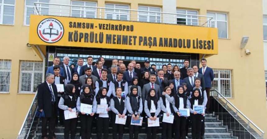 Vezirköprü'de karneleri Vali dağıttı
