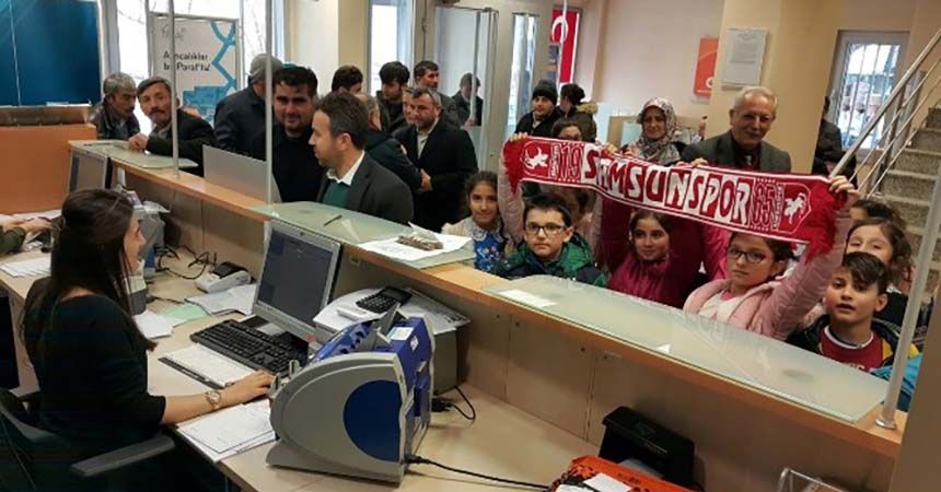 Öğrencilerden Samsunspor’a anlamlı yardım