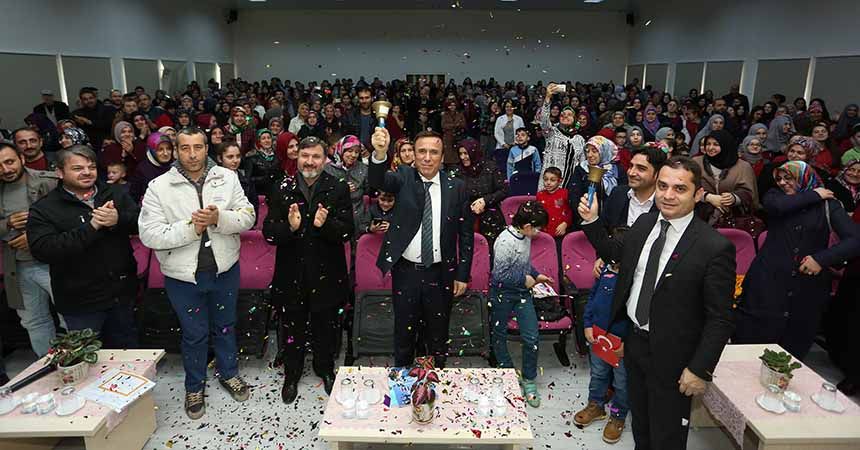 Karneleri dağıttı, müjdeyi verdi