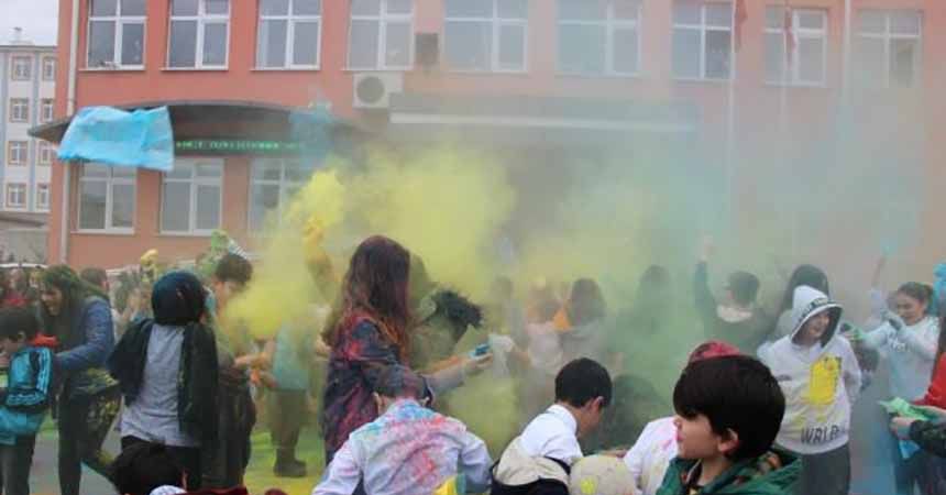 Karne gününde 'Holi Festivali'