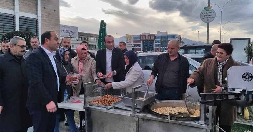 MHP Atakum, şehitler için lokma dağıttı